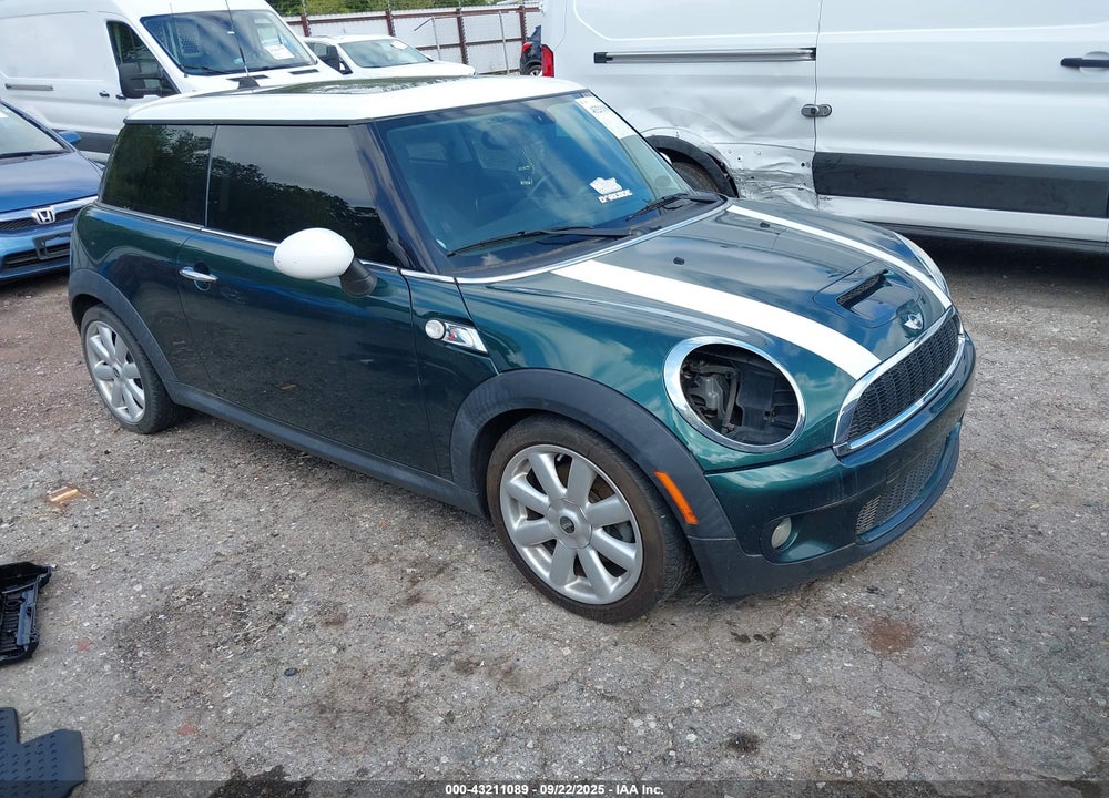 2010 MINI COOPER S VIN: WMWMF7C5XATX42841