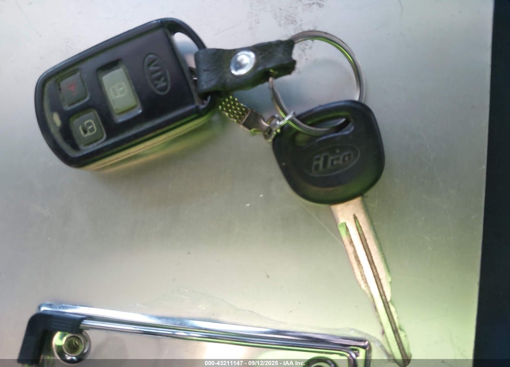 2003 KIA SEDONA EX/LX VIN: KNDUP131736372072