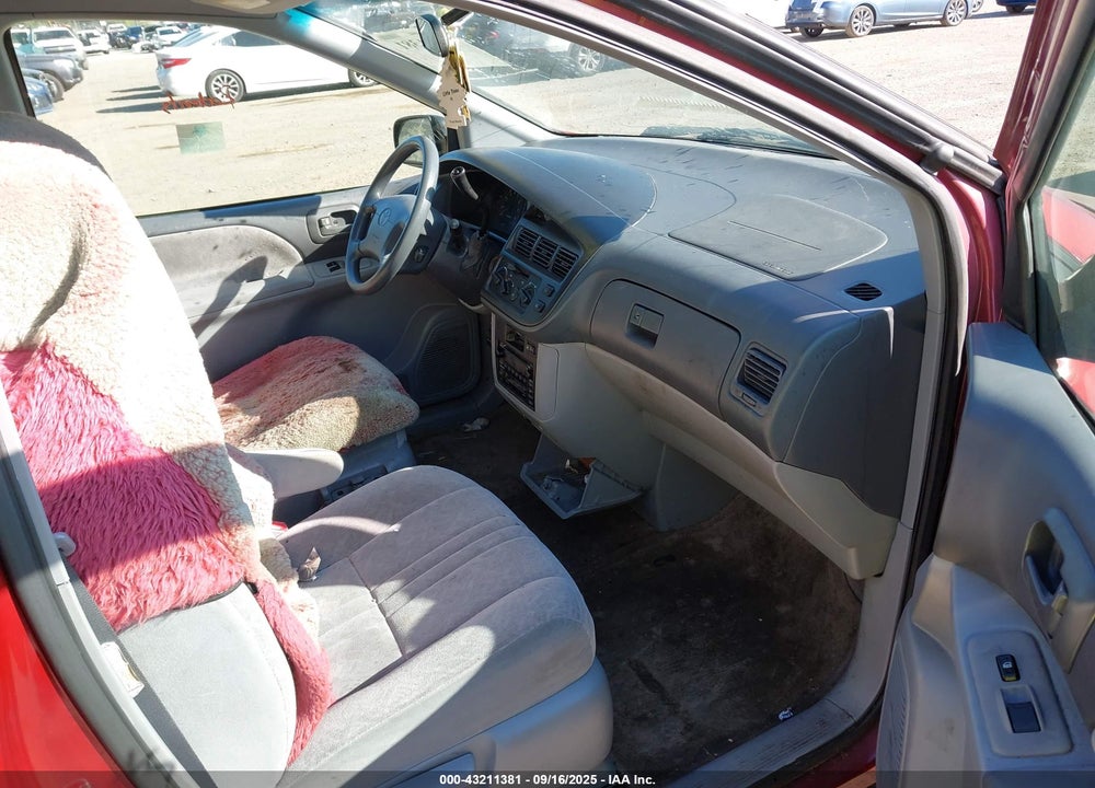 2000 TOYOTA SIENNA LE VIN: 4T3ZF13C7YU228117