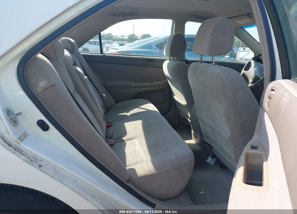 2002 TOYOTA CAMRY LE VIN: 4T1BE30K12U577799