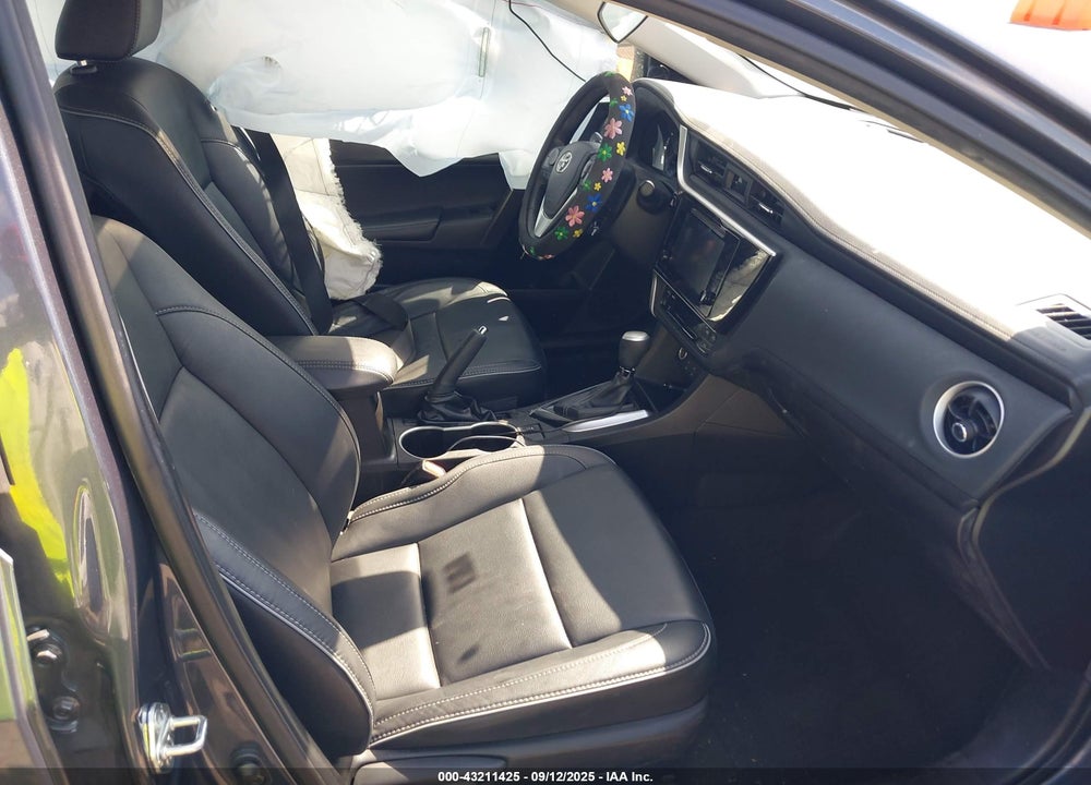 2018 TOYOTA COROLLA XLE VIN: 5YFBURHE7JP743862
