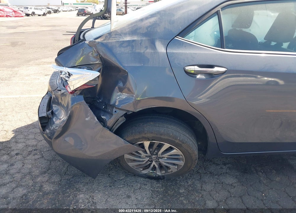 2018 TOYOTA COROLLA XLE VIN: 5YFBURHE7JP743862