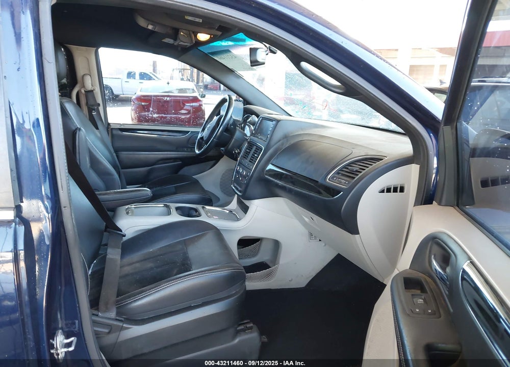 2017 DODGE GRAND CARAVAN VIN: 2C4RDGCG2HR685505