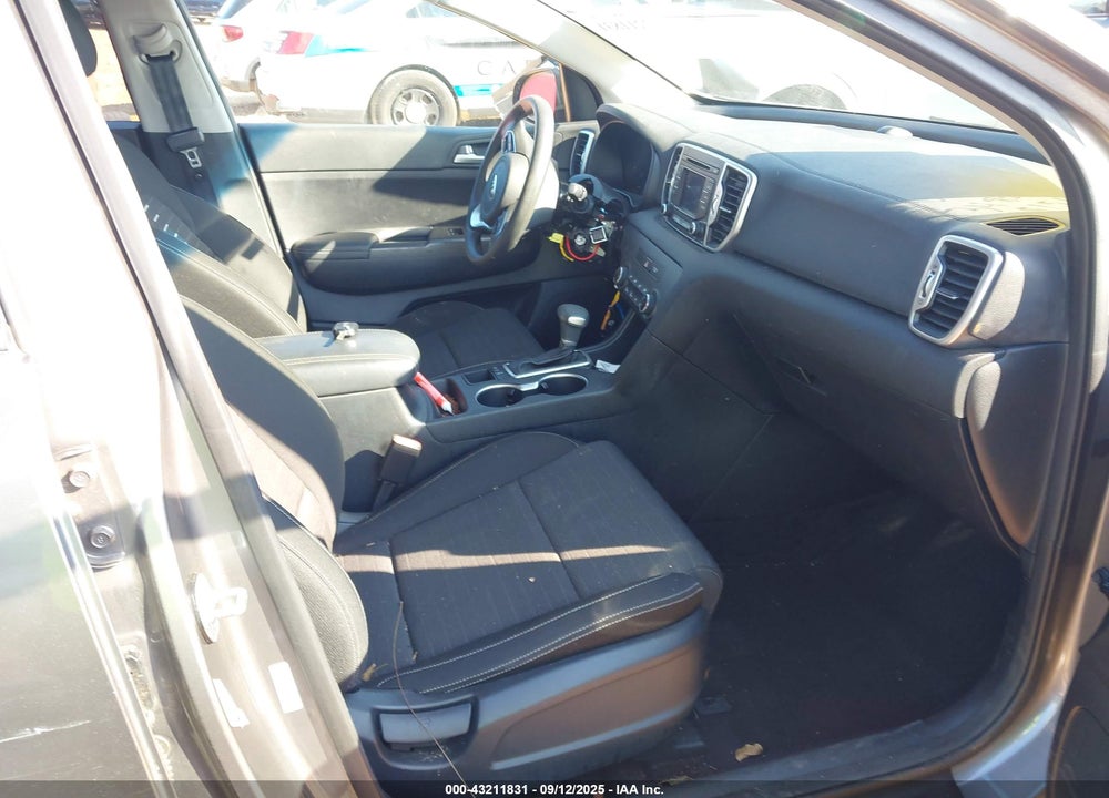 2018 KIA SPORTAGE LX VIN: KNDPMCAC4J7348213