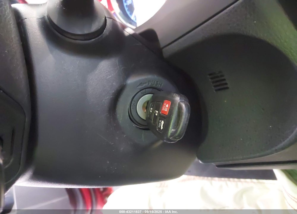 2019 TOYOTA COROLLA LE VIN: 2T1BURHE1KC228535