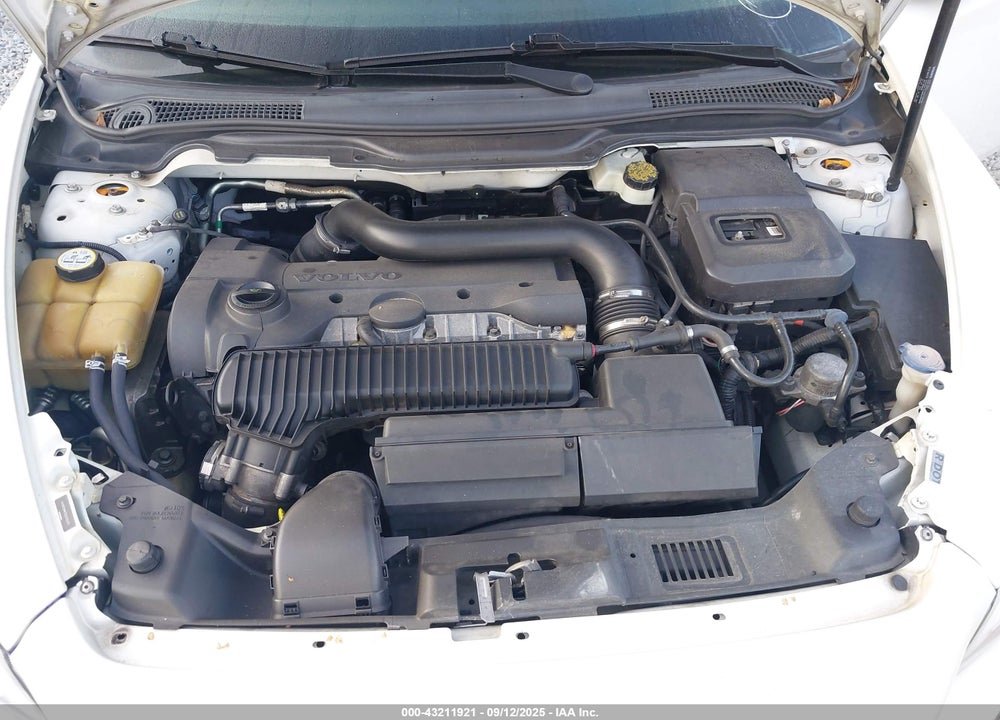 2011 VOLVO C30 VIN: YV1672MK7B2235476