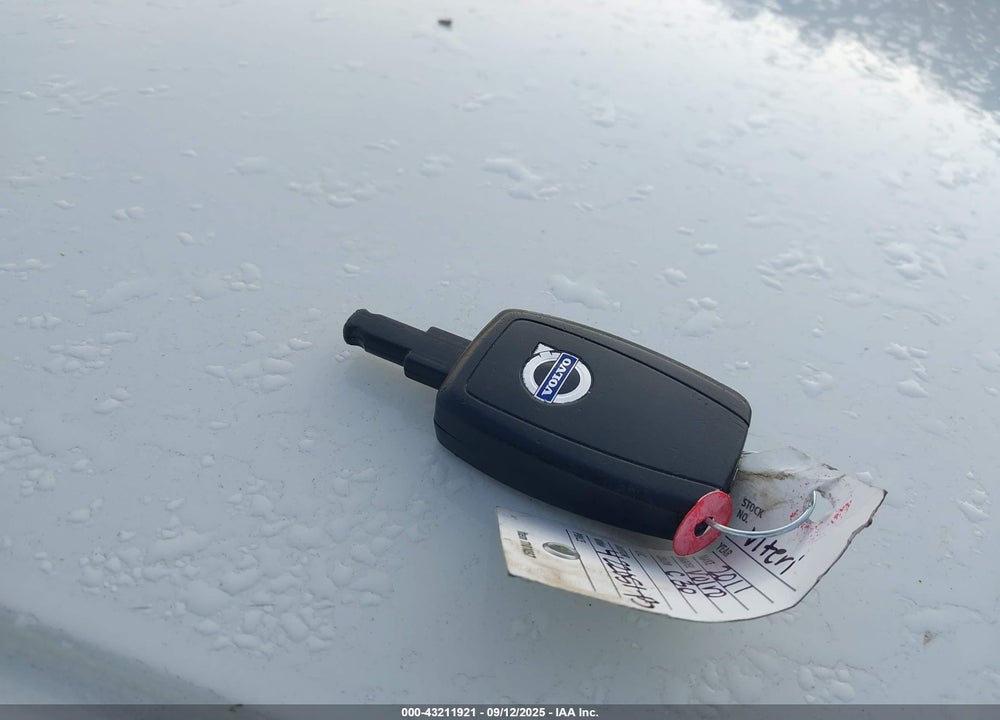2011 VOLVO C30 VIN: YV1672MK7B2235476