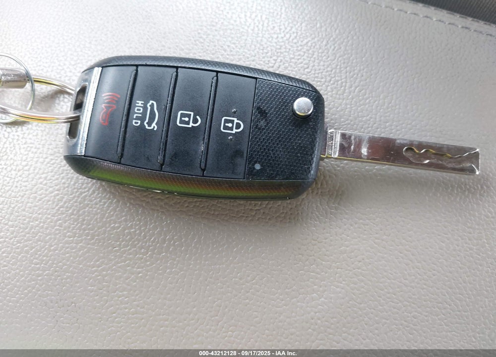2017 KIA OPTIMA LX VIN: 5XXGT4L3XHG176602