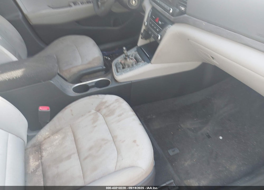2017 HYUNDAI ELANTRA SE VIN: 5NPD74LF1HH105200