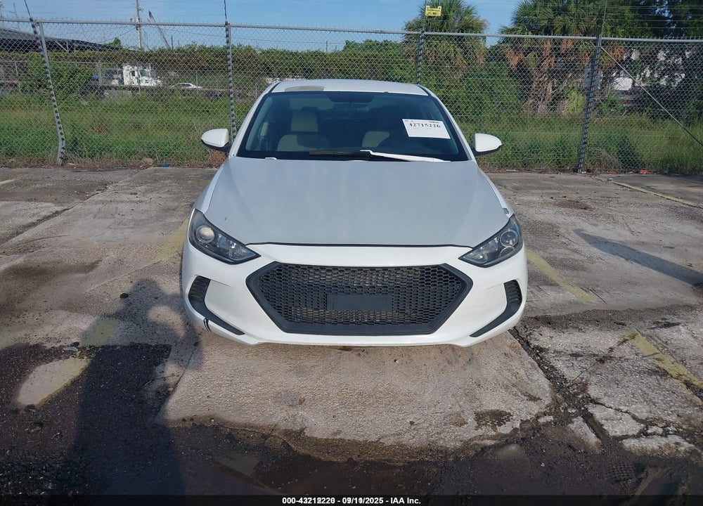 2017 HYUNDAI ELANTRA SE VIN: 5NPD74LF1HH105200