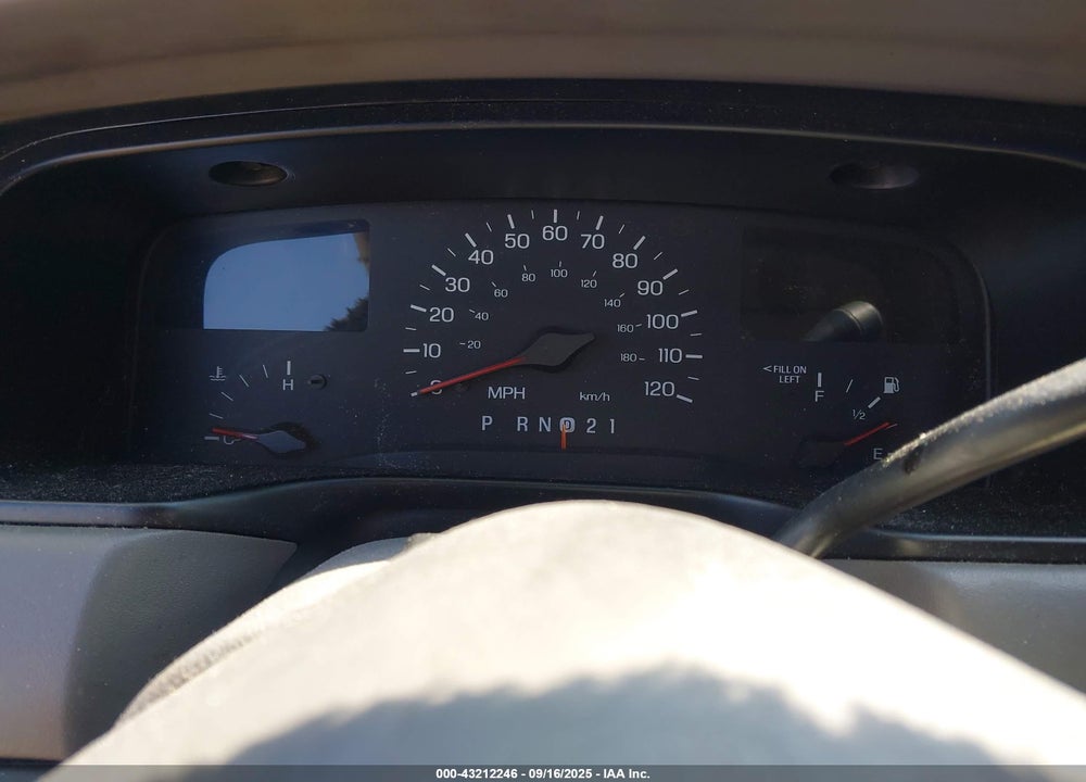 1999 LINCOLN TOWN CAR SIGNATURE VIN: 1LNHM82W6XY612217