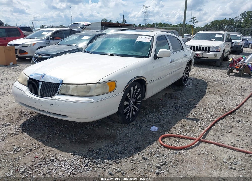 1999 LINCOLN TOWN CAR SIGNATURE VIN: 1LNHM82W6XY612217