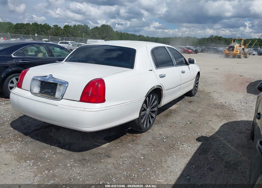 1999 LINCOLN TOWN CAR SIGNATURE VIN: 1LNHM82W6XY612217