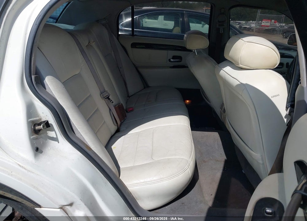 1999 LINCOLN TOWN CAR SIGNATURE VIN: 1LNHM82W6XY612217