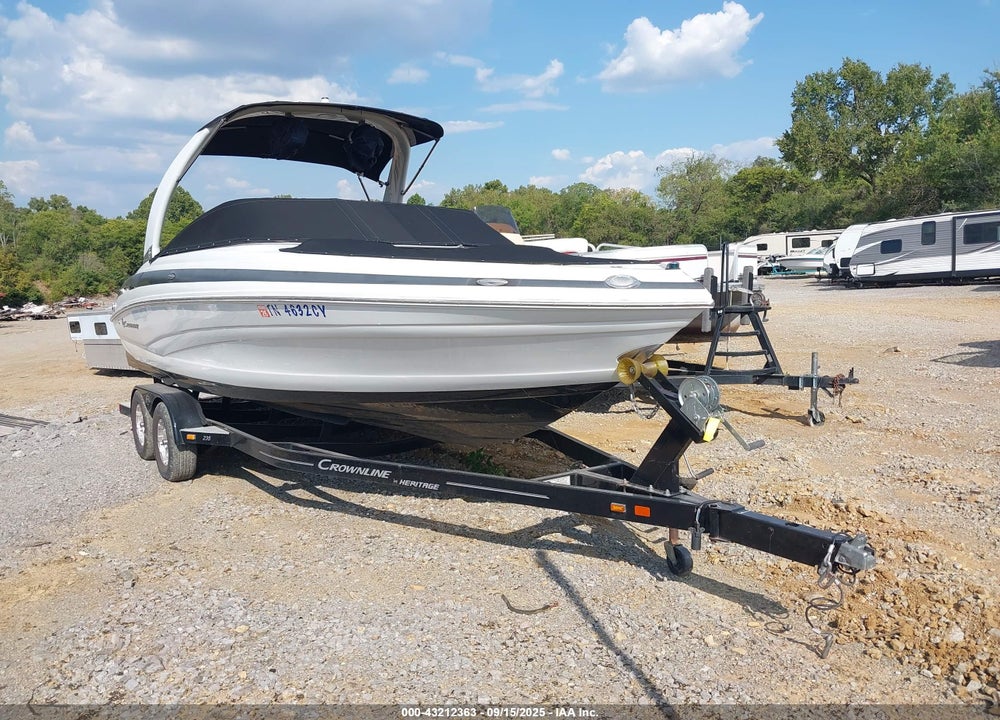 2016 CROWNLINE SKIBOAT VIN: KIS82595K516