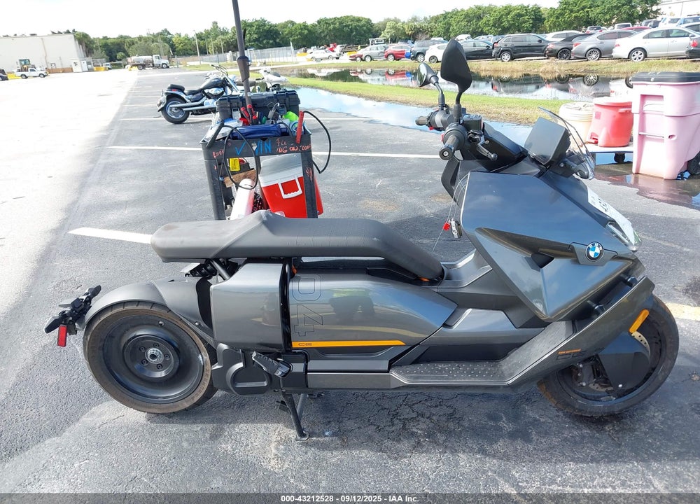 2022 BMW CE 04 VIN: WB10C5307N6F98057