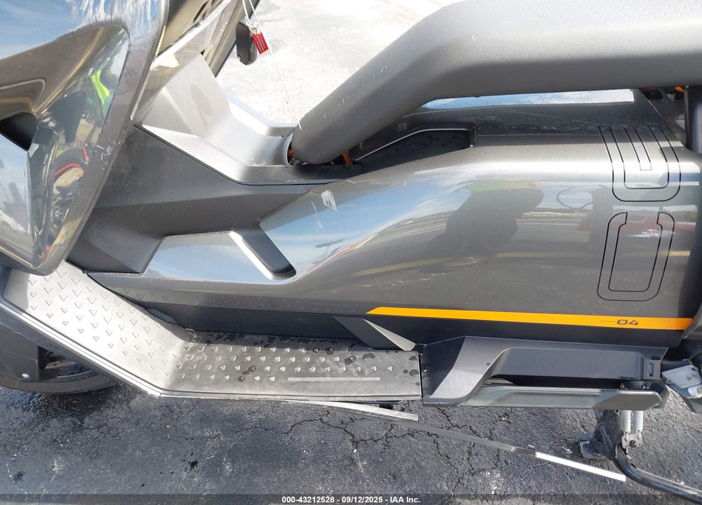 2022 BMW CE 04 VIN: WB10C5307N6F98057