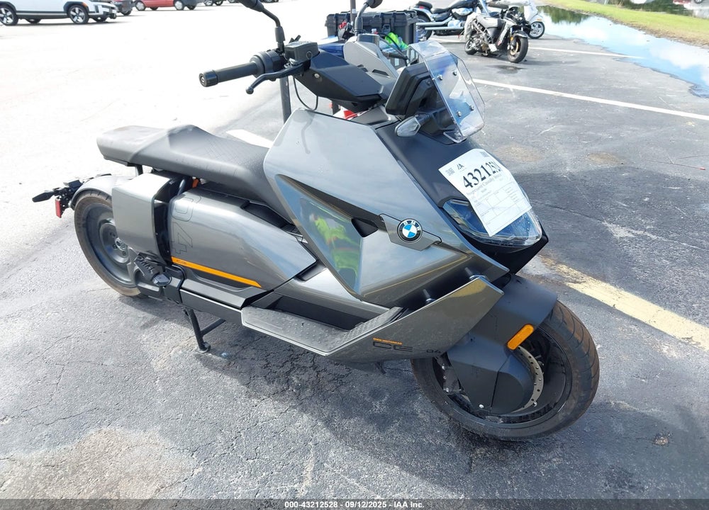 2022 BMW CE 04 VIN: WB10C5307N6F98057