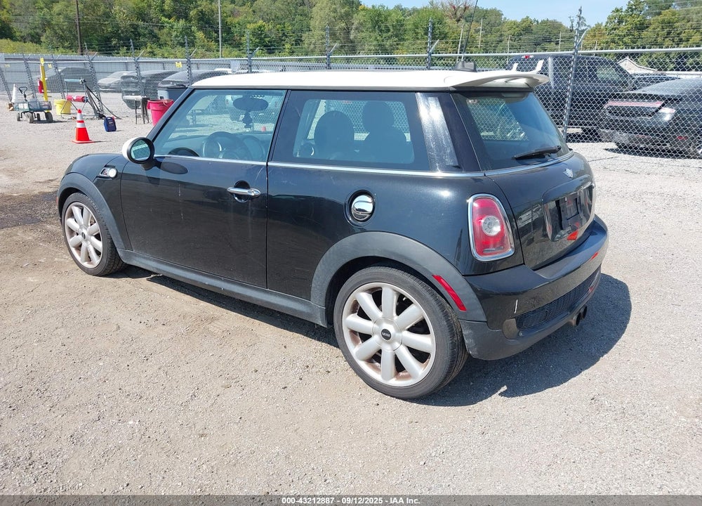 2010 MINI COOPER S VIN: WMWMF7C54ATX43922