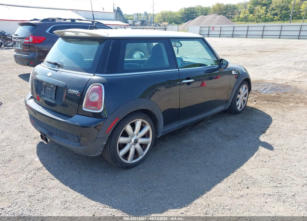 2010 MINI COOPER S VIN: WMWMF7C54ATX43922