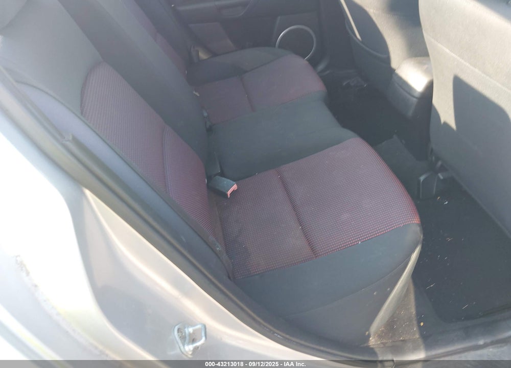 2006 MAZDA 3 S VIN: JM1BK123661529844