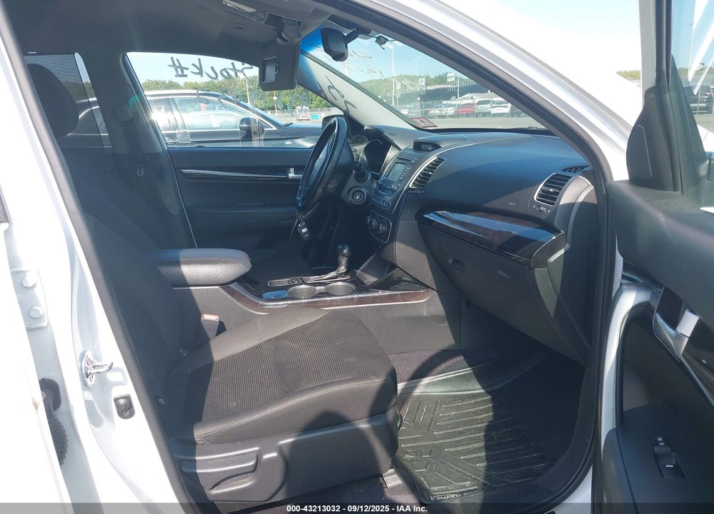 2014 KIA SORENTO VIN: 5XYKT3A62EG529276