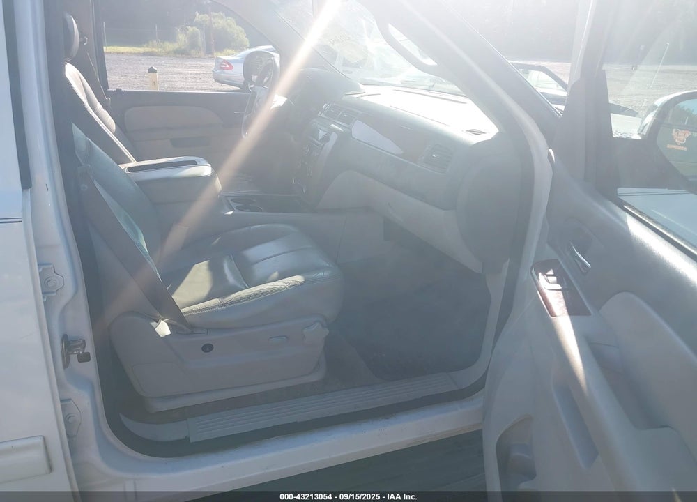 2011 GMC YUKON VIN: 1GKS1CE00BR402474