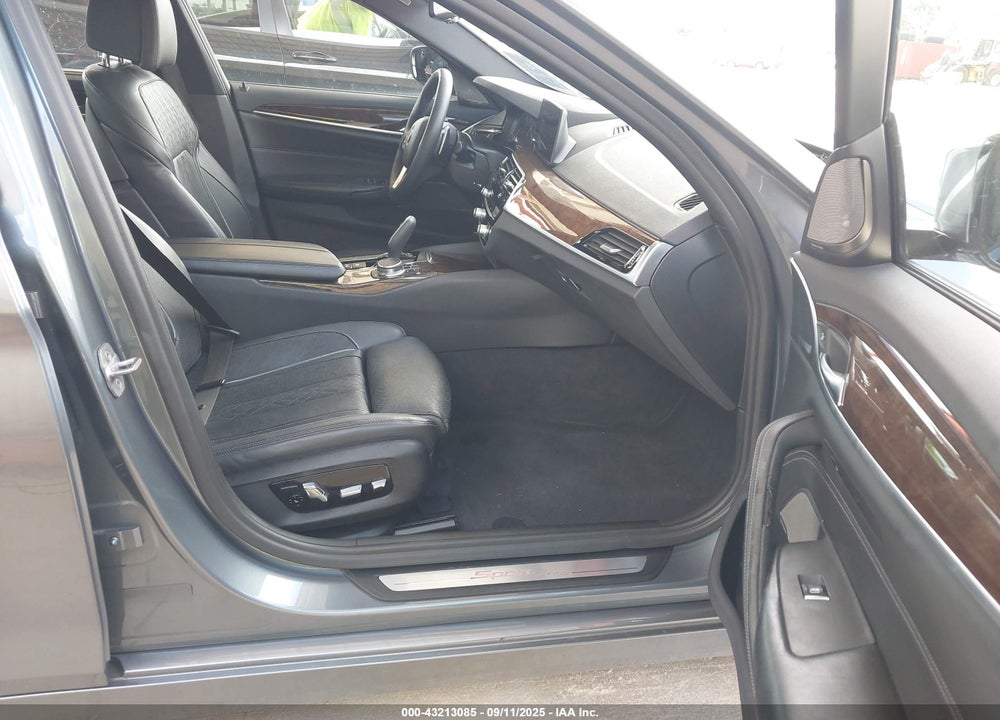 2019 BMW 5 SERIES VIN: WBAJA5C56KWW13257