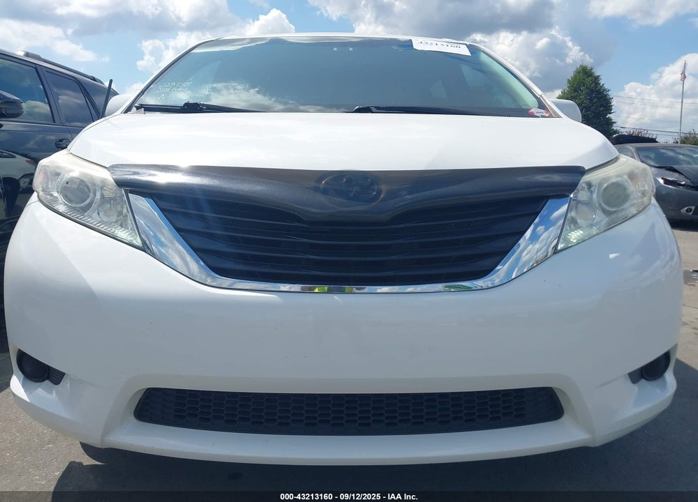 2014 TOYOTA SIENNA LE V6 8 PASSENGER VIN: 5TDKK3DC3ES438458
