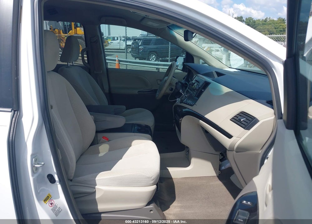 2014 TOYOTA SIENNA LE V6 8 PASSENGER VIN: 5TDKK3DC3ES438458