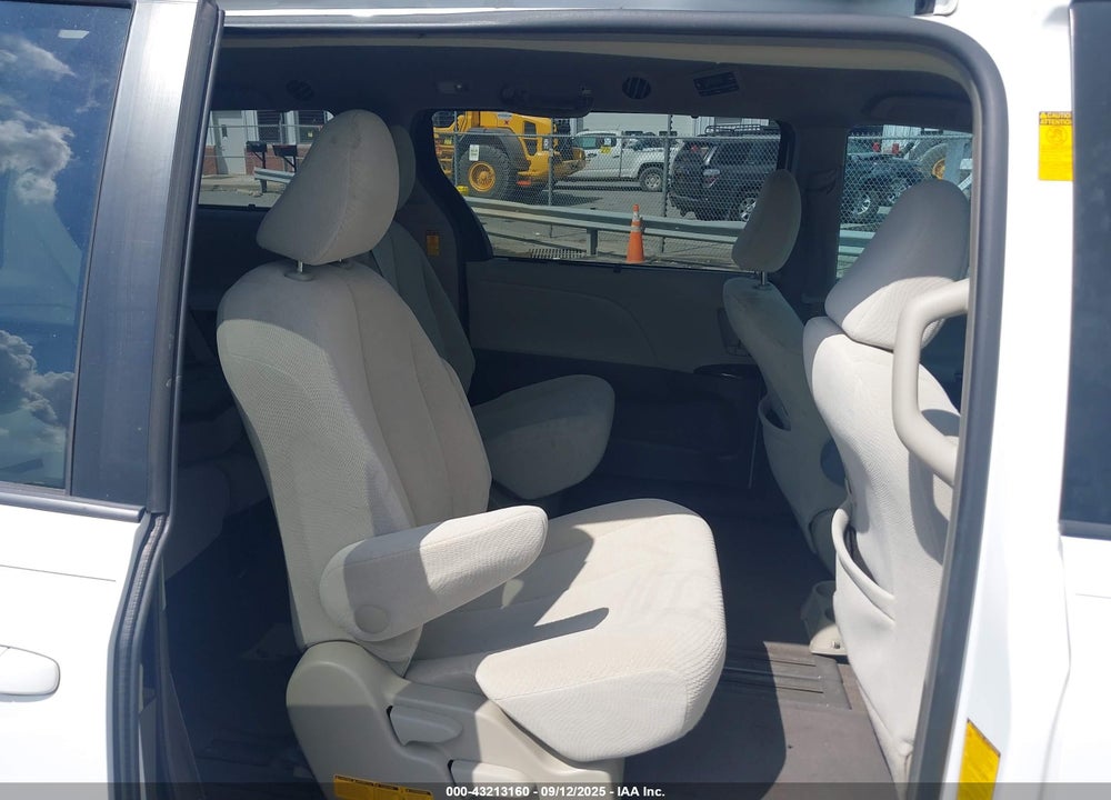 2014 TOYOTA SIENNA LE V6 8 PASSENGER VIN: 5TDKK3DC3ES438458