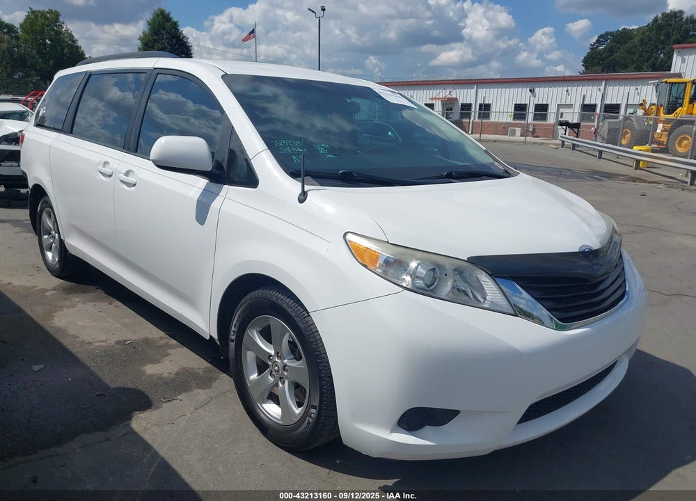 2014 TOYOTA SIENNA LE V6 8 PASSENGER VIN: 5TDKK3DC3ES438458
