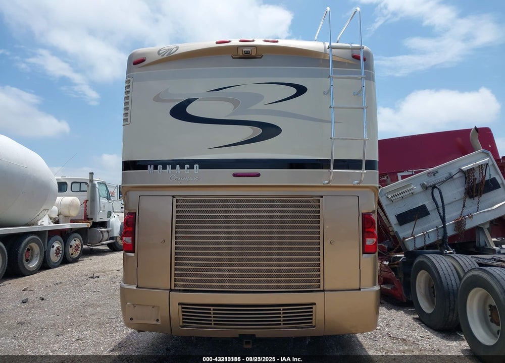 2011 ROADMASTER RAISED RAIL VIN: 51Z424644B1055557