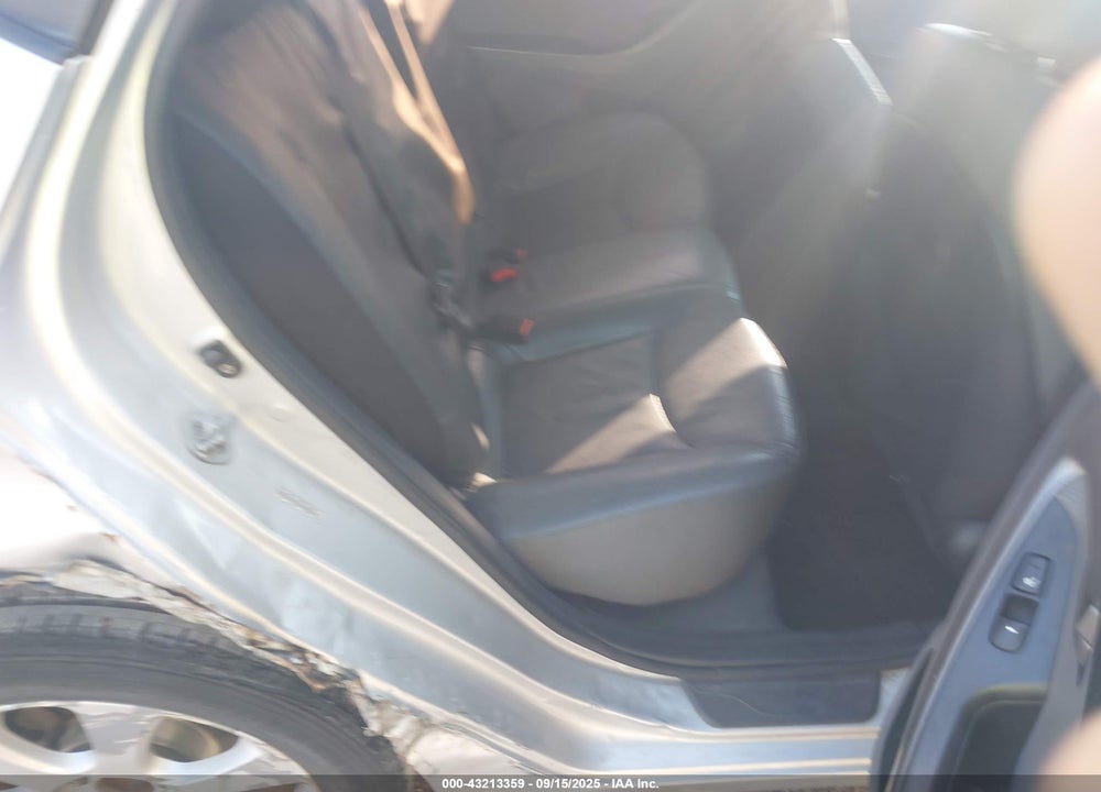 2011 HYUNDAI ELANTRA LIMITED (ULSAN PLANT) VIN: KMHDH4AE5BU162015
