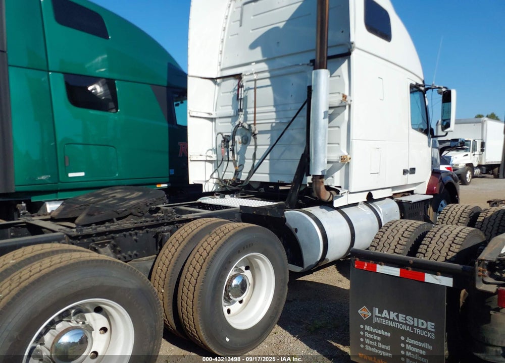 2013 VOLVO VN VNL VIN: 4V4NC9EG5DN135169