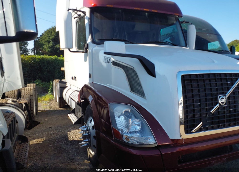 2013 VOLVO VN VNL VIN: 4V4NC9EG5DN135169