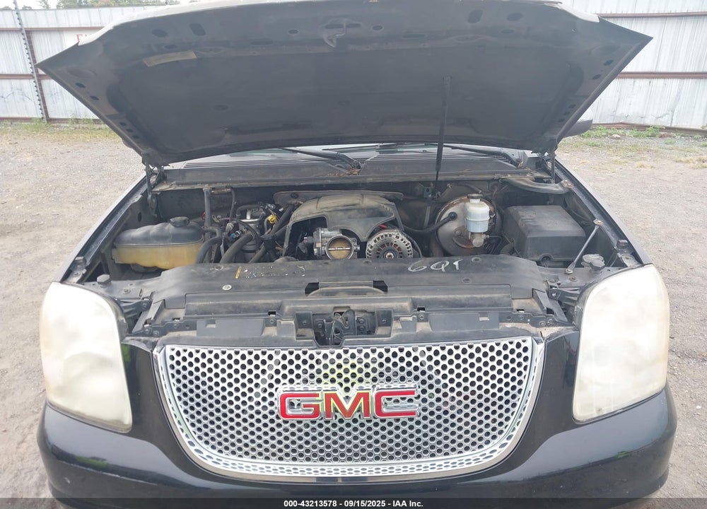 2007 GMC YUKON DENALI VIN: 1GKFK63807J132158