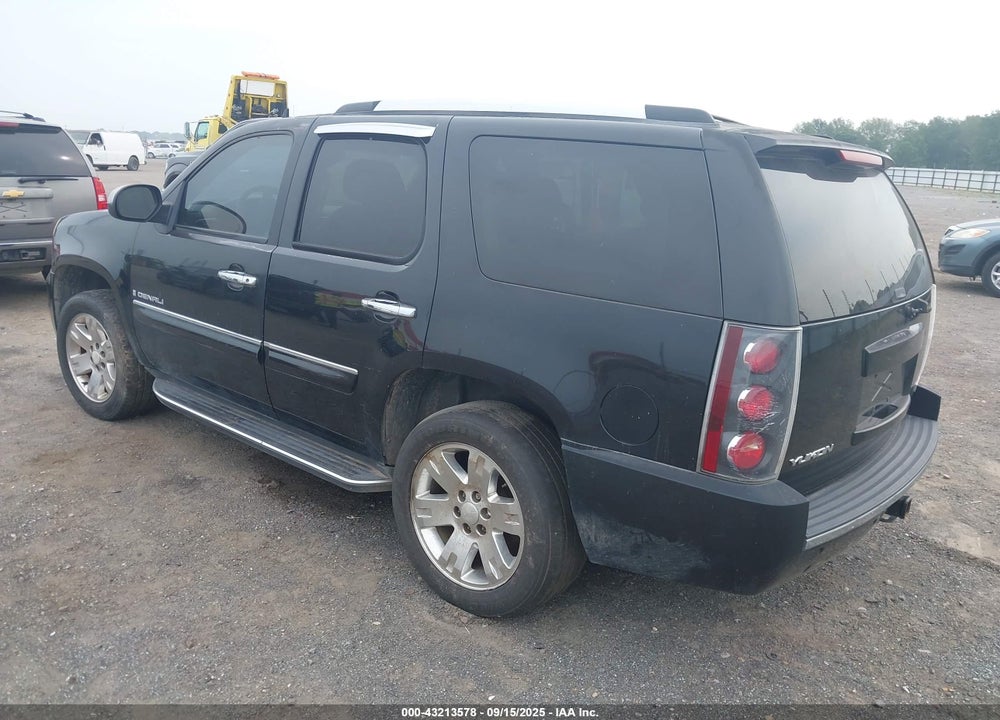 2007 GMC YUKON DENALI VIN: 1GKFK63807J132158