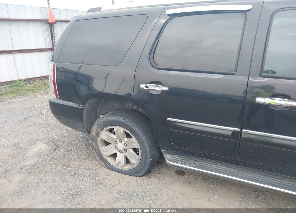2007 GMC YUKON DENALI VIN: 1GKFK63807J132158