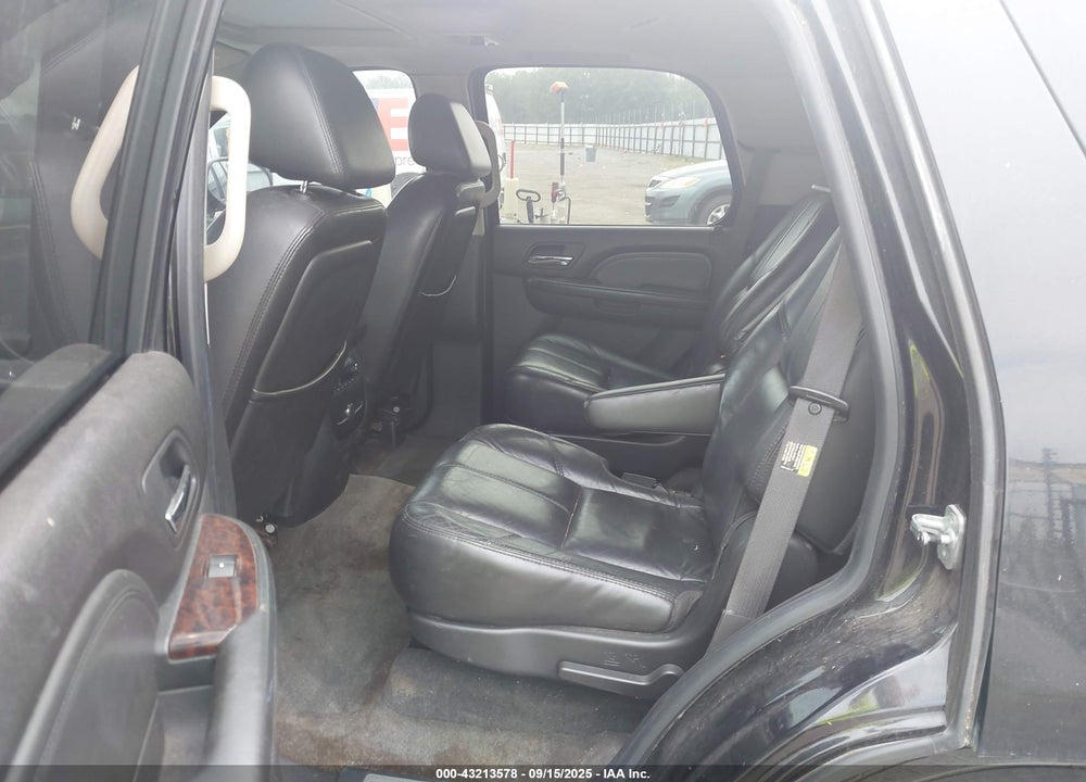 2007 GMC YUKON DENALI VIN: 1GKFK63807J132158
