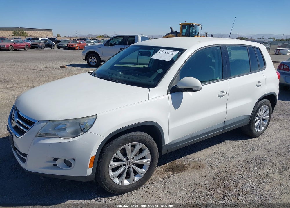 2011 VOLKSWAGEN TIGUAN S VIN: WVGBV7AX3BW521675