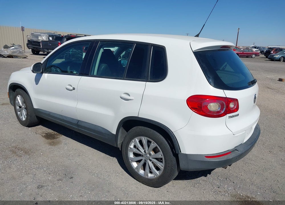2011 VOLKSWAGEN TIGUAN S VIN: WVGBV7AX3BW521675