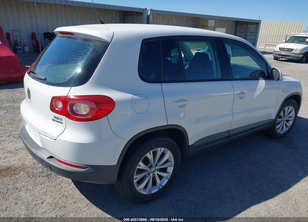 2011 VOLKSWAGEN TIGUAN S VIN: WVGBV7AX3BW521675