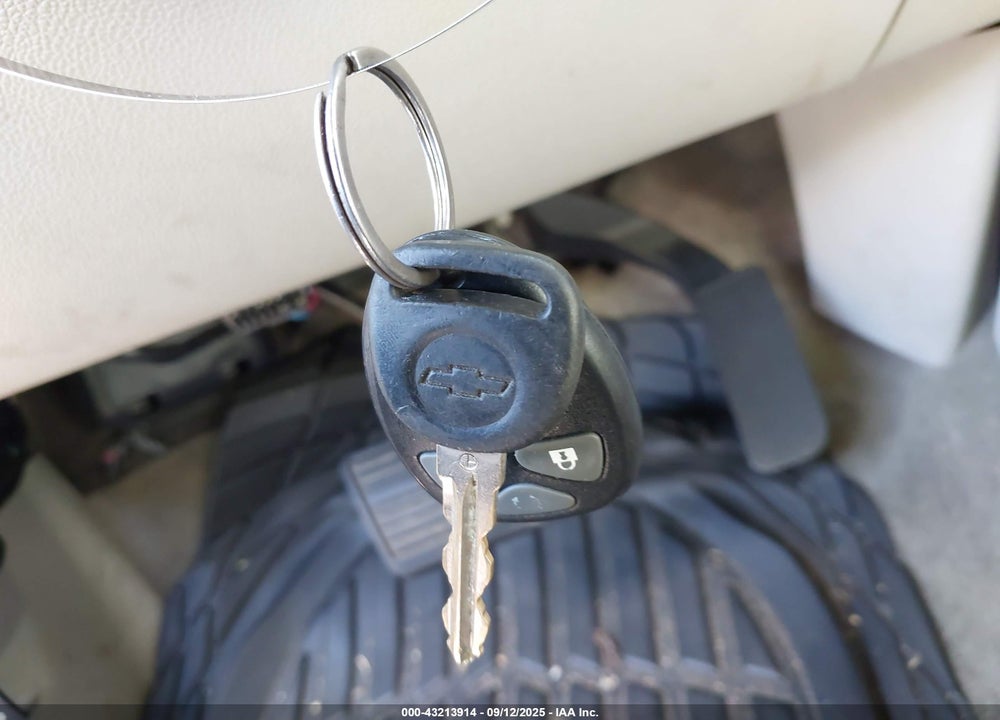 2008 CHEVROLET SUBURBAN 1500 VIN: 1GNFK16308R147381