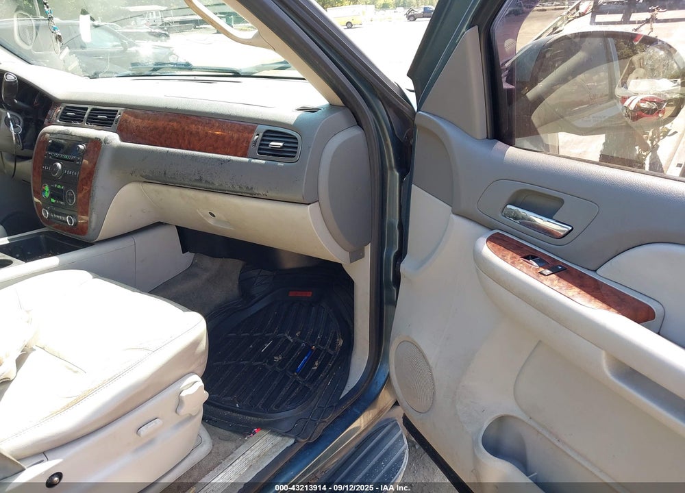 2008 CHEVROLET SUBURBAN 1500 VIN: 1GNFK16308R147381