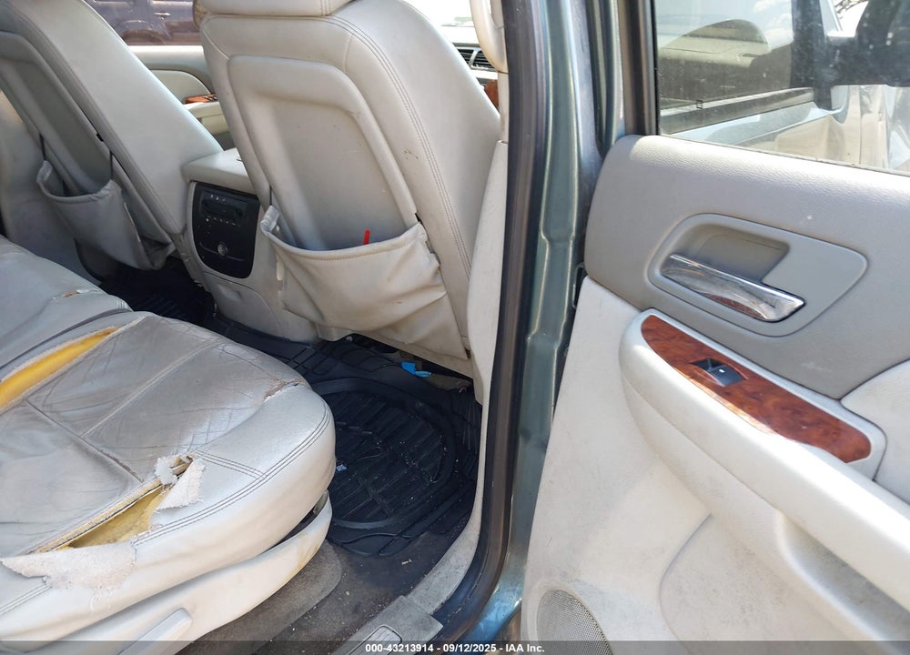 2008 CHEVROLET SUBURBAN 1500 VIN: 1GNFK16308R147381