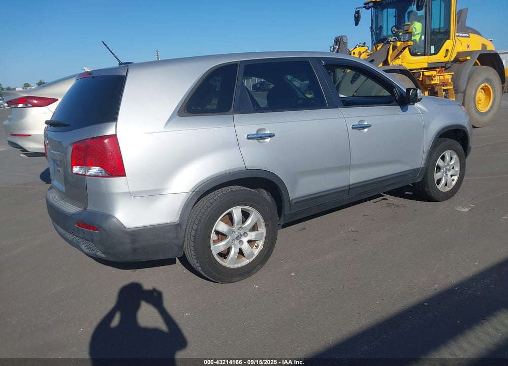 2013 KIA SORENTO VIN: 5XYKT3A10DG396844