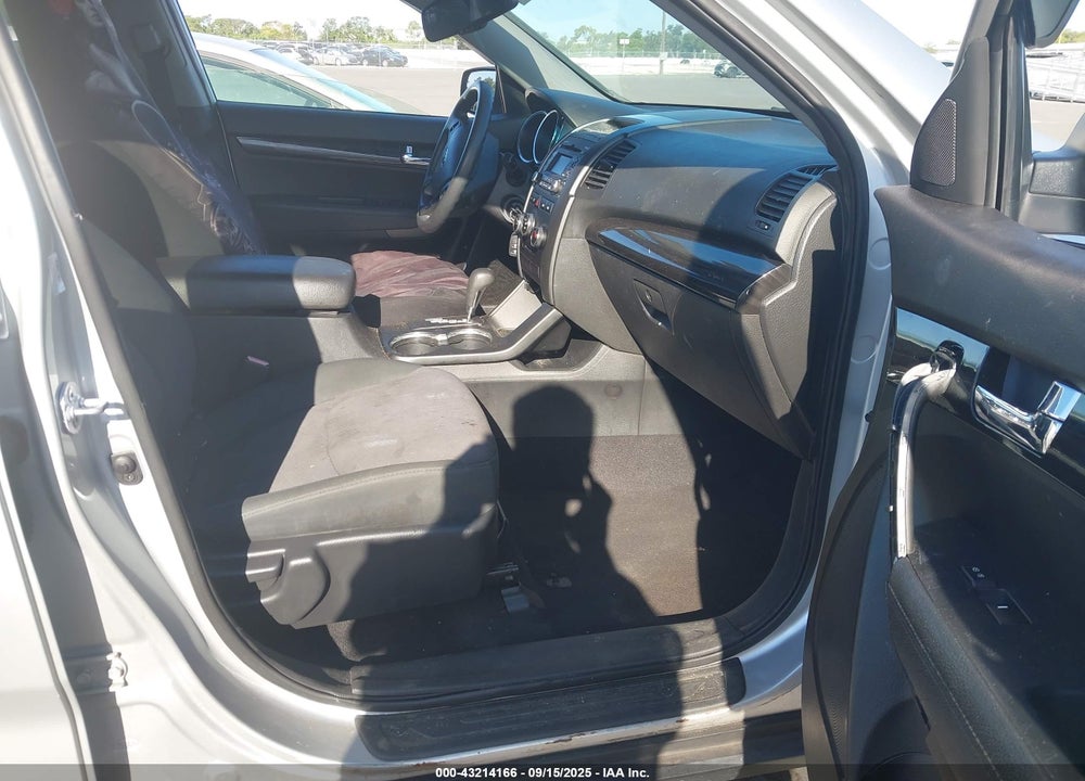 2013 KIA SORENTO VIN: 5XYKT3A10DG396844