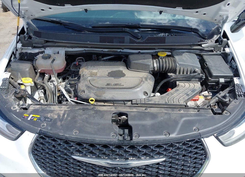 2024 CHRYSLER PACIFICA TOURING L VIN: 2C4RC1BG2RR182835