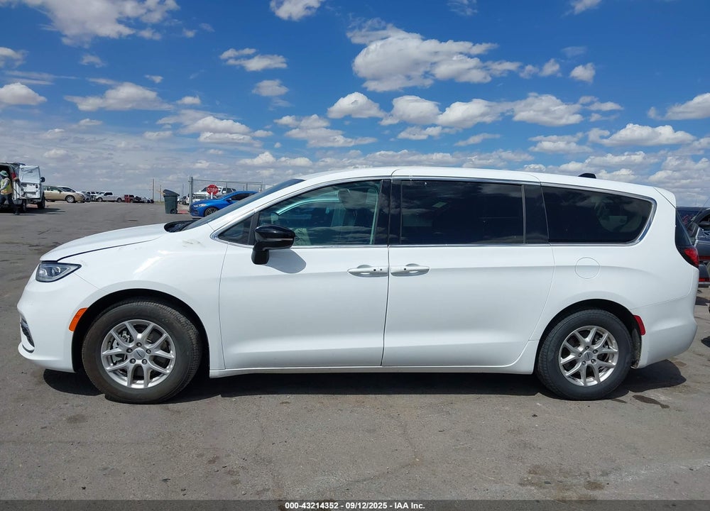 2024 CHRYSLER PACIFICA TOURING L VIN: 2C4RC1BG2RR182835